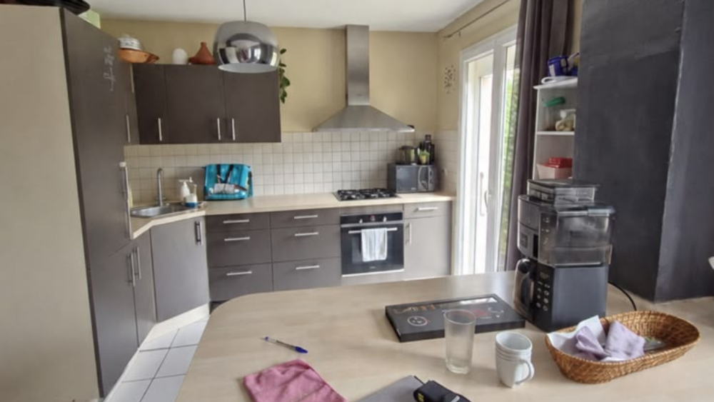 Avant travaux d'isolation thermique extérieure maison avec échafaudage à Étrembières